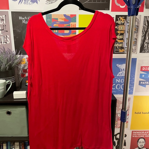 Red short sleeve top - Picture 2 of 2